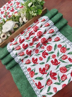 Běhoun - tulipány na bílé v kombinaci se zeleným mechem