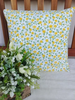 Povlak na polštář 40 x 40 cm – Žluté růžičky | Ruční výroba z bavlny