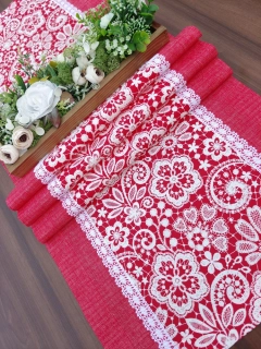 Běhoun – ubrus na stůl bílá krajka na jasně červené | 42 x 145 cm