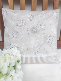 Povlak na polštář 40 x 40 cm – Chmýří pampelišek a krajka | Ruční výroba