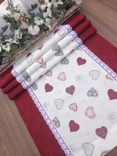 Běhoun - vánoční ubrus vánoční srdíčka a vločky v kombinaci s vínovým mramorem | 42 x 140 cm