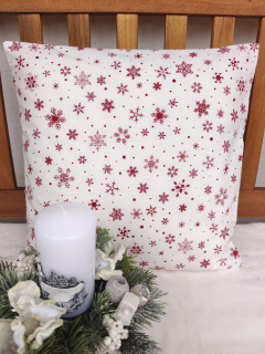 Povlak na polštář 40 x 40 cm – červené vločky na bílé | Ruční výroba z bavlny