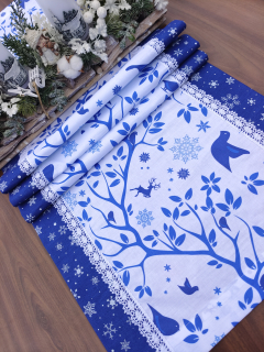 Běhoun - ubrus zimní příroda s bílými vločkami na modré | 43 x 140 cm
