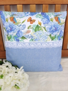 Povlak na polštář 40 x 40 cm – Ledňáčci a hortenzie s krajkou | Ruční výroba z bavlny