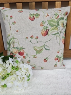 Povlak na polštář 40 x 40 cm – Jahody na režném vzhledu | Ruční výroba