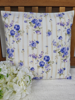 Povlak na polštář 40 x 40 cm – fialové růžičky na béžové | Ruční výroba z bavlny