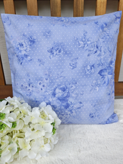 Povlak na polštář 40 x 40 cm – fialové růžičky na fialové mramoru | Ruční výroba z bavlny