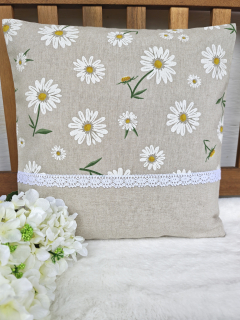Povlak na polštář 40 x 40 cm – kopretiny na béžové s krajkou | Ruční výroba