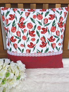 Povlak na polštář 40 x 40 cm – tulipány na bílé s červeným puntíkem | Ruční výroba z bavlny