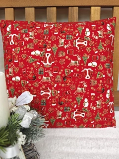 Povlak na polštář 40 x 40 cm – vánoční zlaté motivy na červené | Ruční výroba z bavlny