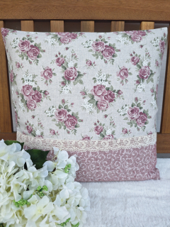 Povlak na polštář 40 x 40 cm – růžové růžičky na režné s krajkou