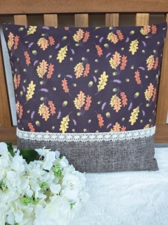 Povlak na polštář 40 x 40 cm – podzimní listí na hnědé s krajkou
