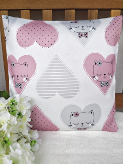 Povlak na polštář 40 x 40 cm – dětský polštář pro holčičky kočičky a srdíčka | Ruční výroba z bavlny