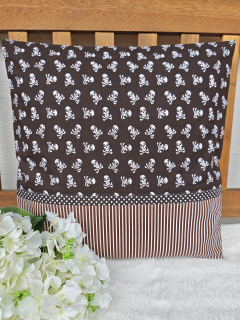 Povlak na polštář 40 x 40 cm – dětský polštář pro chlapečky - pirátské lebky a proužky | Ruční výroba z bavlny