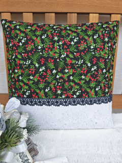 Povlak na polštář 40 x 40 cm – vánoční jeřabiny na černé s krajkou